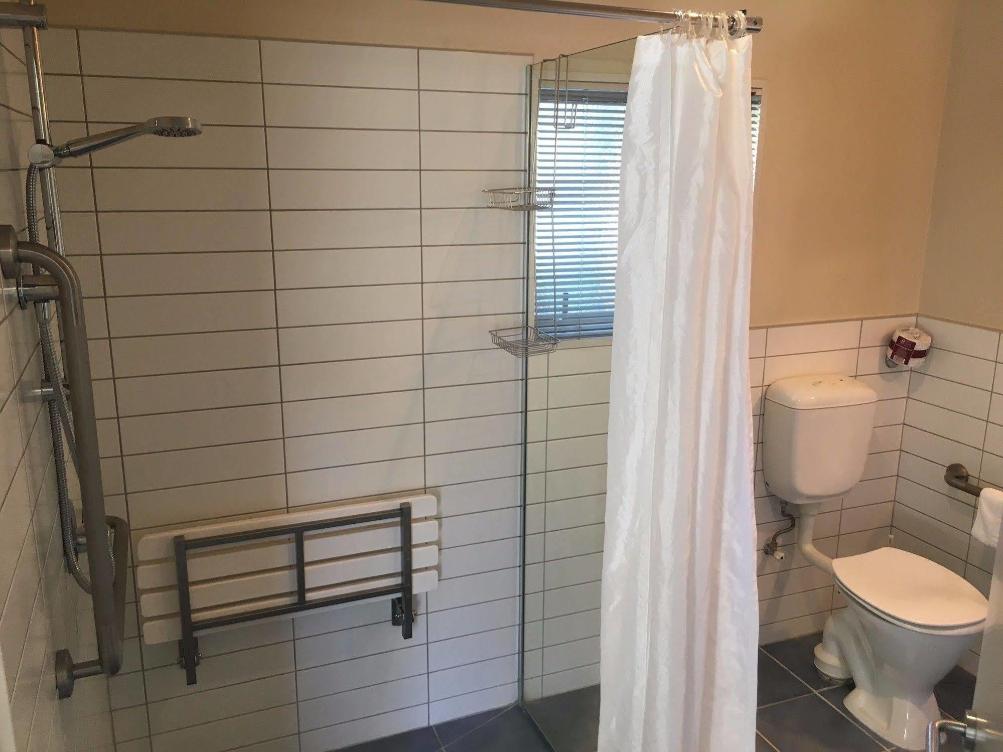 Beaches Nelson Exterior foto A shower curtain